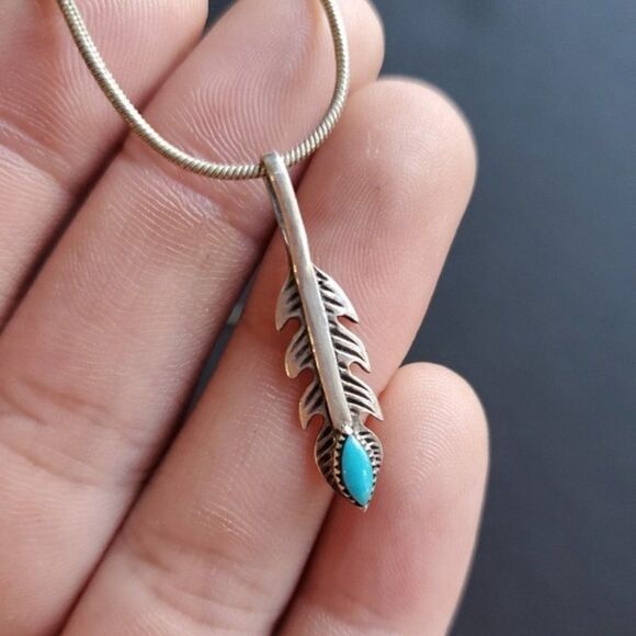 Feather silver pendant necklace - Picture 3 of 7